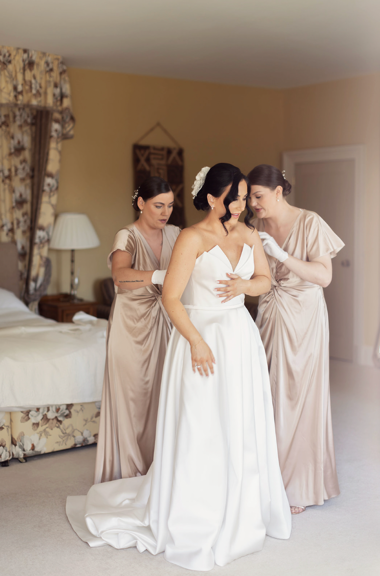 What Does a Bridesmaid Do? The Ultimate Guide for Before, During & After the Wedding