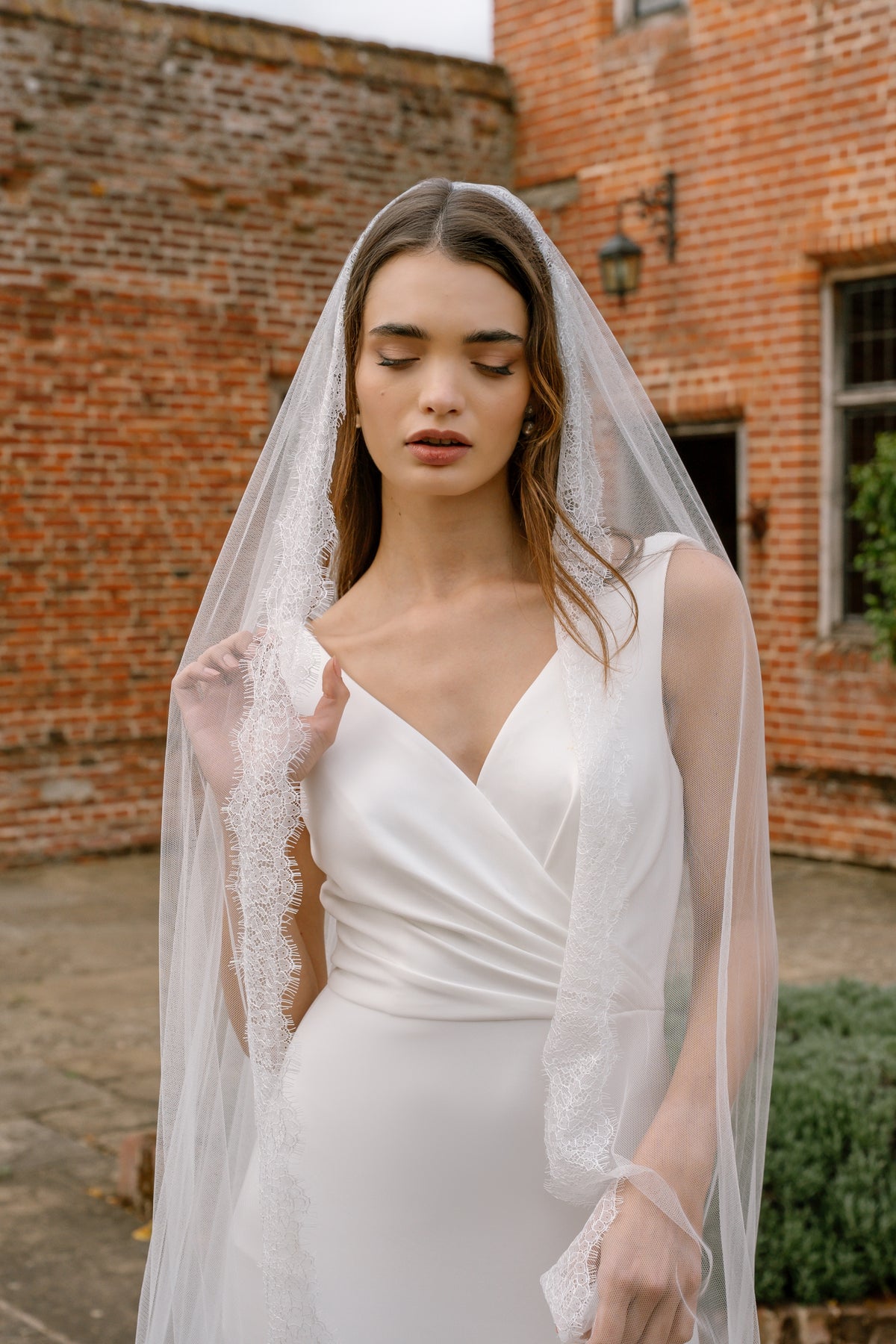 Ava French Lace Veil