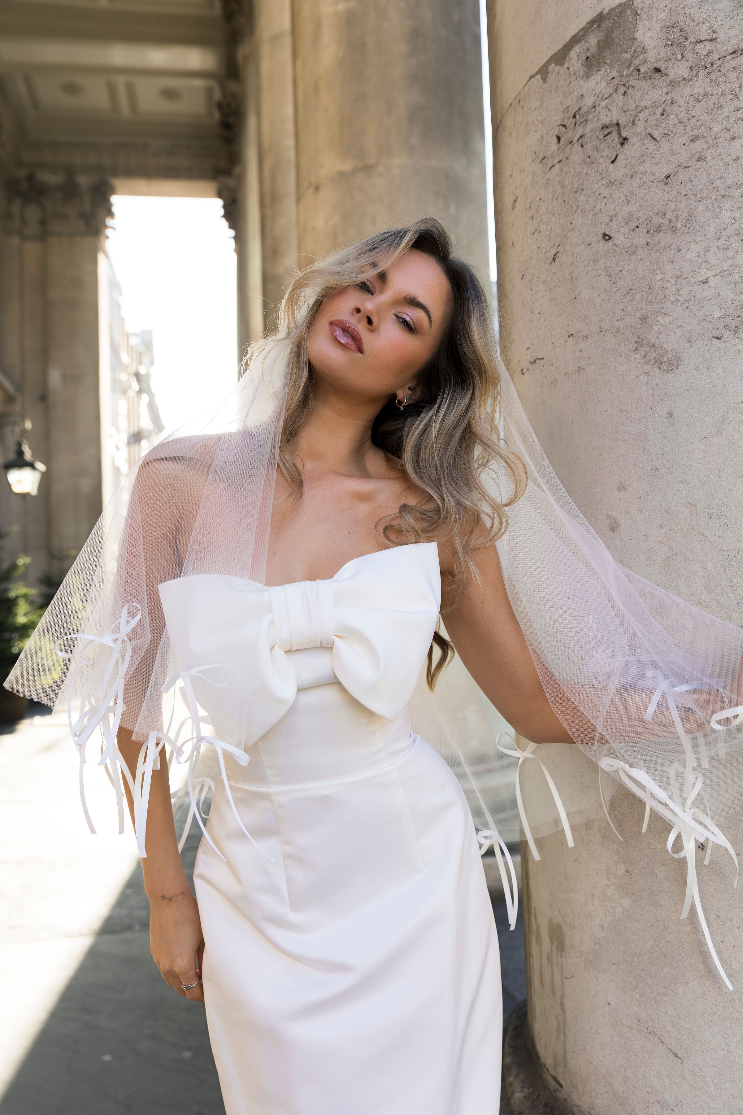 Gigi Scattered Bow Veil