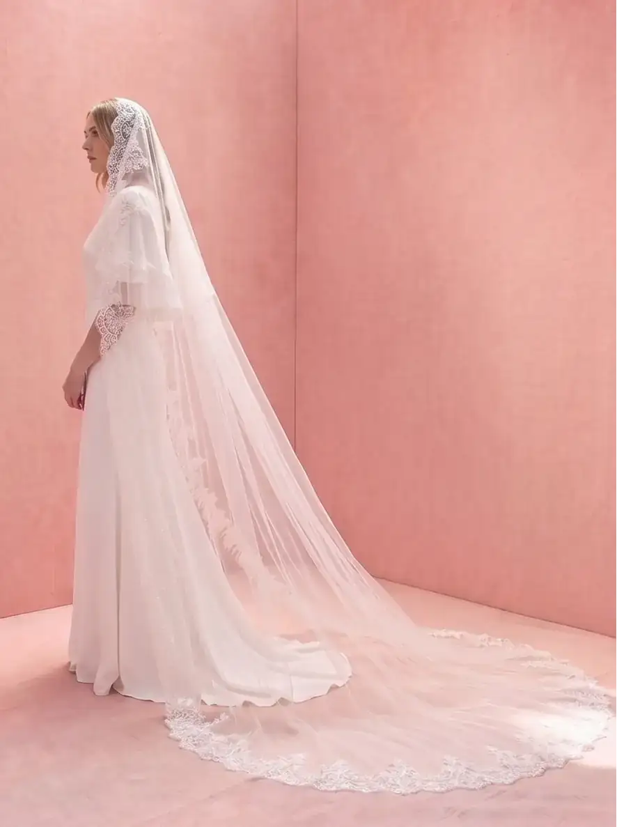 Catherine Eyelash Lace Mantilla Veil