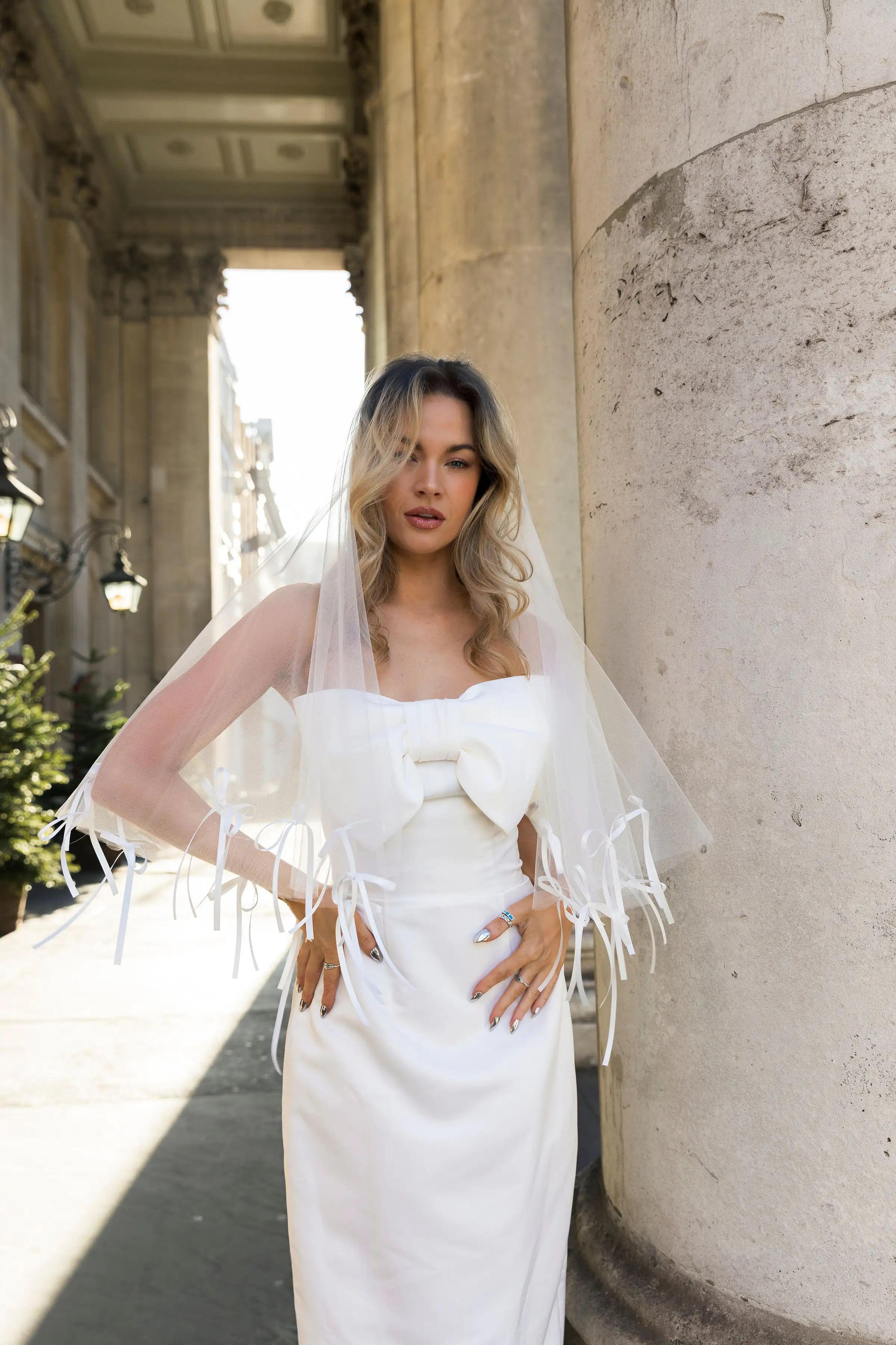 Gigi Scattered Bow Veil