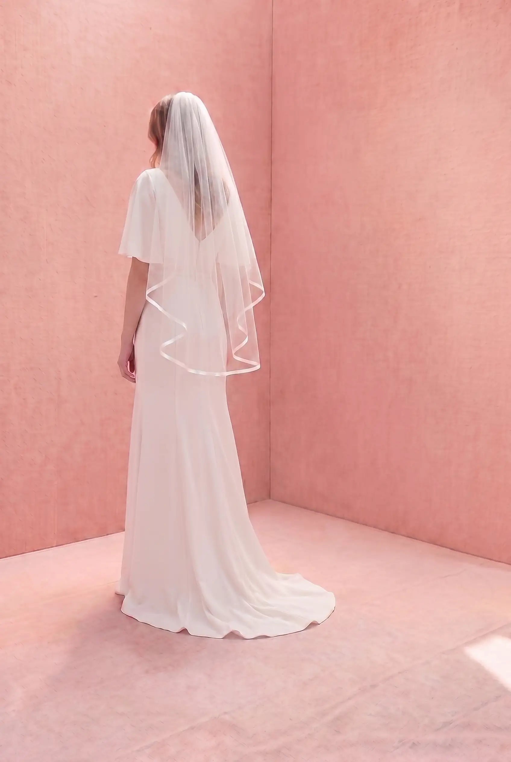 Layla Satin Ribbon Edge Veil