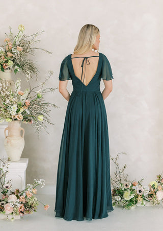  Analyzing image      5de3d4bd-becf-4efa-9625-1c6e389e73fe  1067 × 1600px  Emerald green chiffon bridesmaid dress with sleeves. Designed in the U.K.