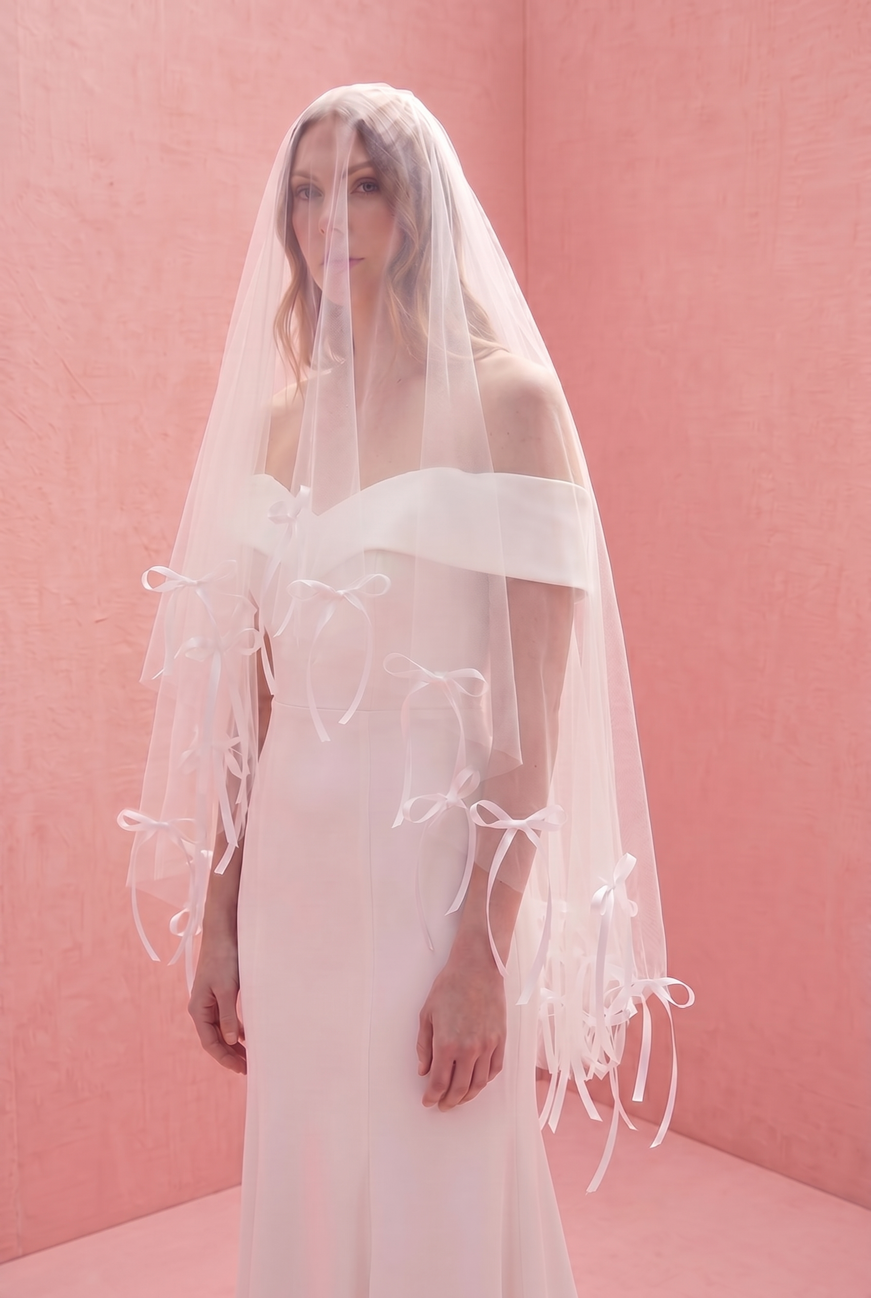 Gigi Scattered Bow Veil